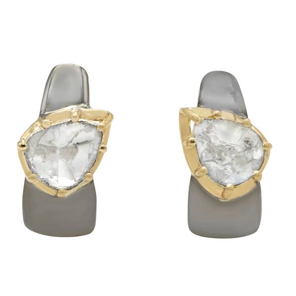 Duniya Tara pear curve studs