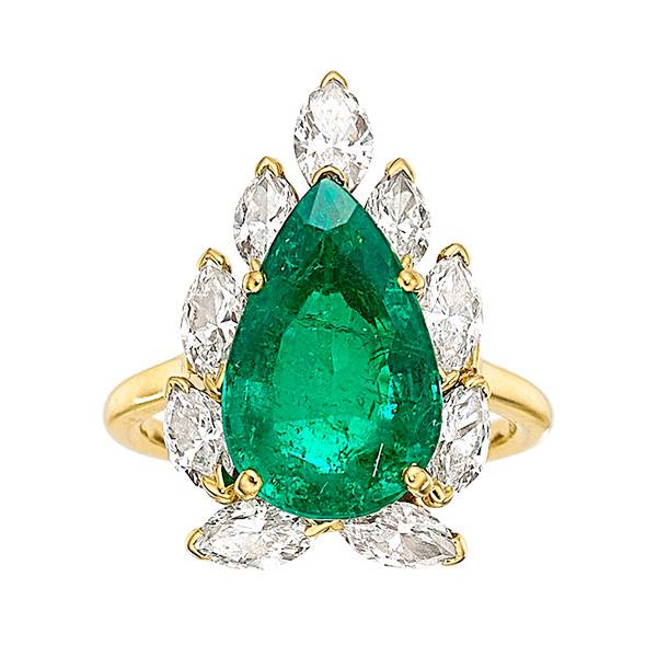 Heritage Auction Cartier pear shape Colombian emerald ring
