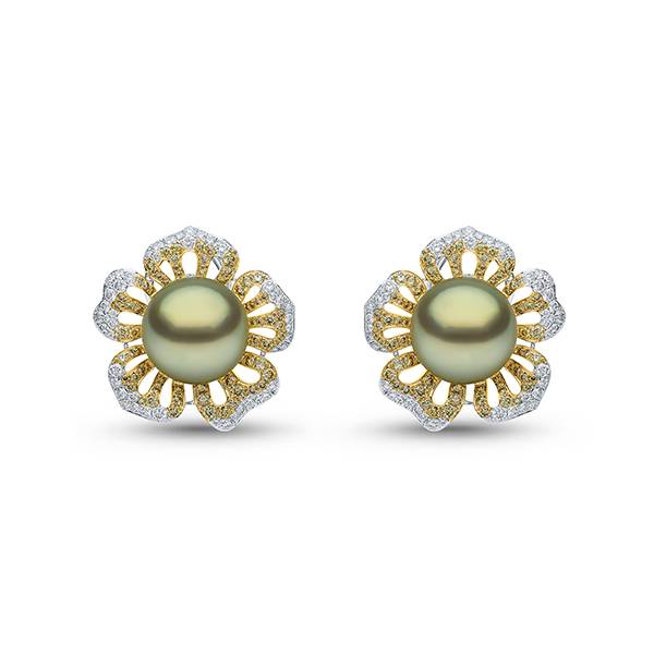 Yoko London pistachio pearl earrings