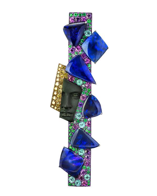 Austy Lee Vogue motif brooch