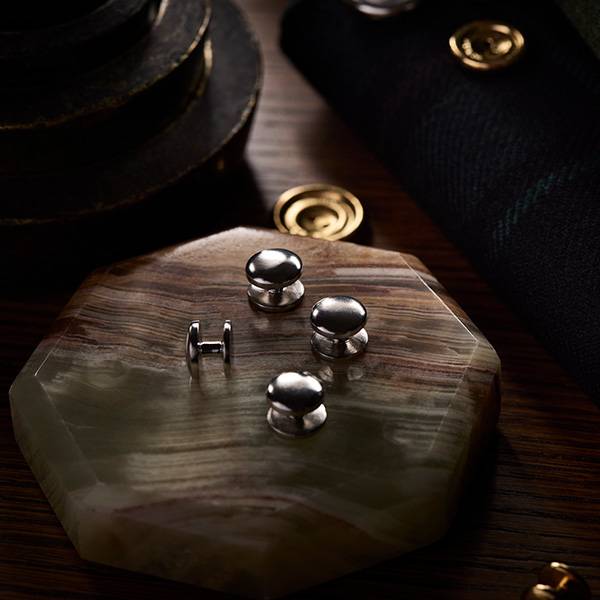 Mene Huntsman studs