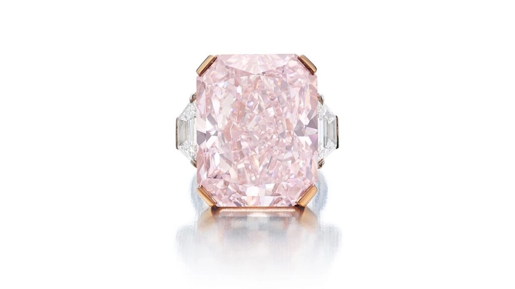 Ring featuring a radiant-cut  diamond at the Sotheby’s High Jewelry sale in Geneva image