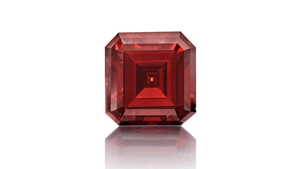 Square emerald-cut fancy-brown-red diamond at the Sotheby’s High Jewelry sale in Geneva image