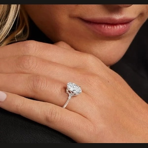 Nadia Diamond Ring in 18K White Gold