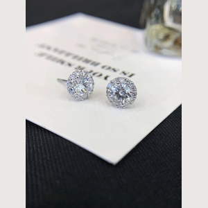 Classic Round Diamond Earing
