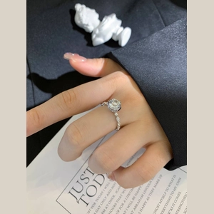 Flower Round Diamond Ring
