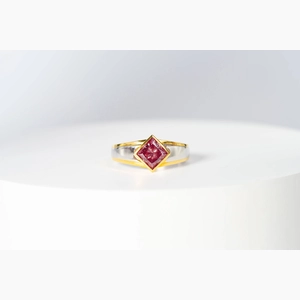 Red Asscheer Diamond Ring