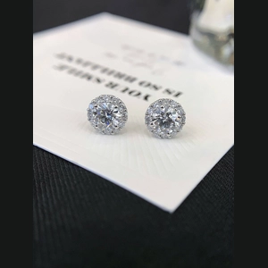 Classic Round Diamond Earing