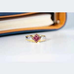 Red Asscheer Diamond Ring