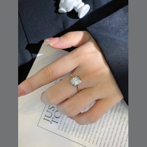 Classic Emerald Diamond Ring