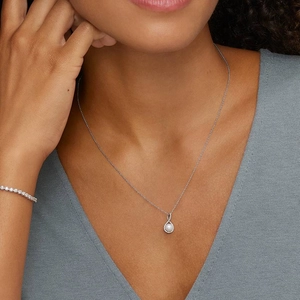 Cultured Pearl Pavé Twist Pendant (6mm)