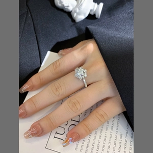 Classic Sunflower Diamond Ring