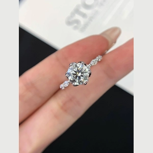 Flower Round Diamond Ring