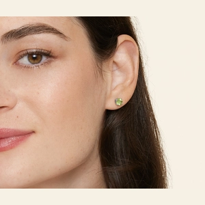 Solitaire Peridot Stud Earrings in Silver