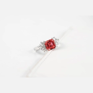 Red Asscheer Diamond Ring