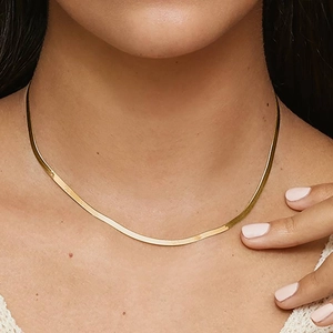 Dezi 16 in. Herringbone Necklace (2.8mm)