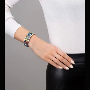 Clasp Bangle Regina
