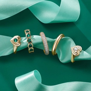 14K Yellow GoldHeart Shaped Lab Emerald Bezel Ring