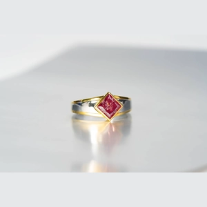 Red Asscheer Diamond Ring