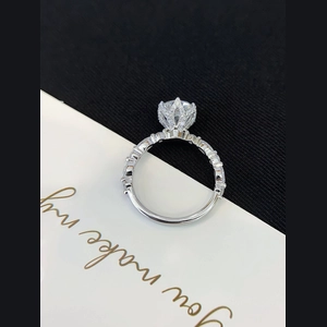 Flower Round Diamond Ring