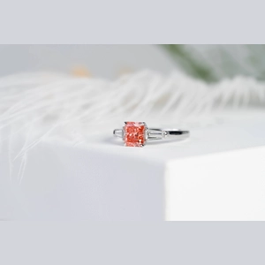 Red Asscheer Diamond Ring