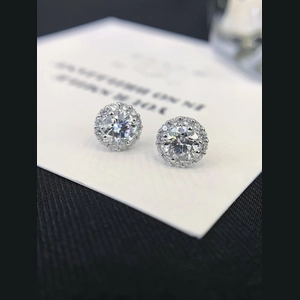 Classic Round Diamond Earing