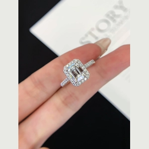 Classic Emerald Diamond Ring