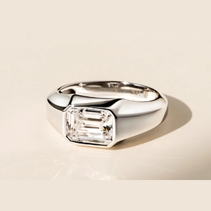Haiden Bezel Ring in 18K Yellow Gold