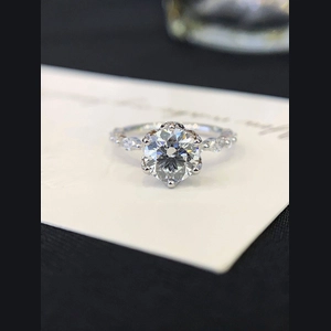 Flower Round Diamond Ring